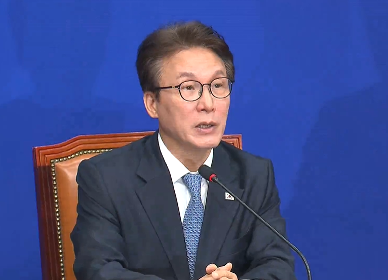 오늘(26일) 국회 최고위원회의에서 발언하는 김민석 더불어민주당 대표 / 사진 = MBN