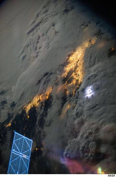 우주에서 본 번개/ 사진= NASA 제공