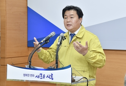 3일 오전 신종코로나 브리핑 중인 임병택 시흥시장 / 사진=시흥시 제공<br />