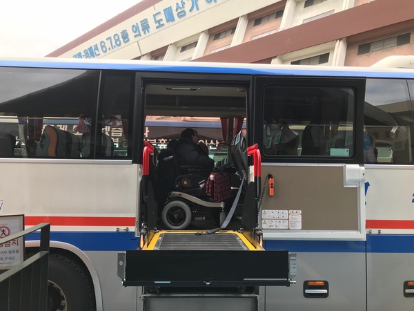 휠체어 고속버스를 이용해 강릉 여행을 떠나는 김순정 씨 /사진=MBN 온라인뉴스팀