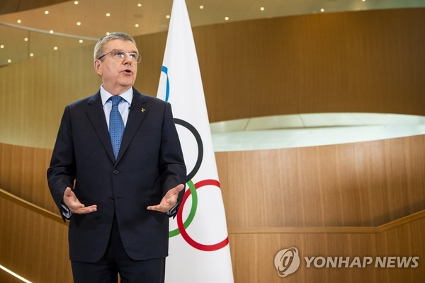 도쿄 올림픽 관련 성명 발표하는 IOC 위원장 / 사진=AP