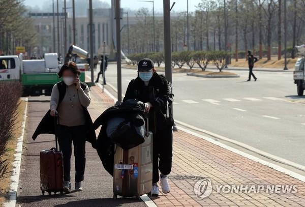 유럽 입국자 퇴소 / 사진=연합뉴스