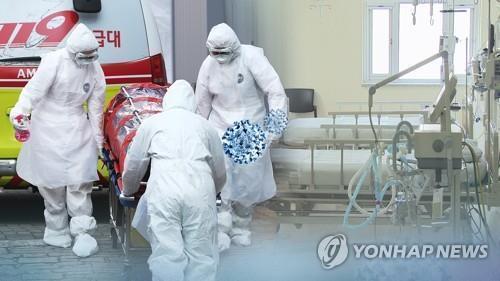 환자 옮기는 의료진 /사진=연합뉴스TV