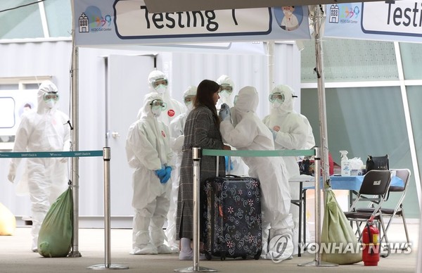인천공항 '워킹 스루' 진료소 / 사진=연합뉴스