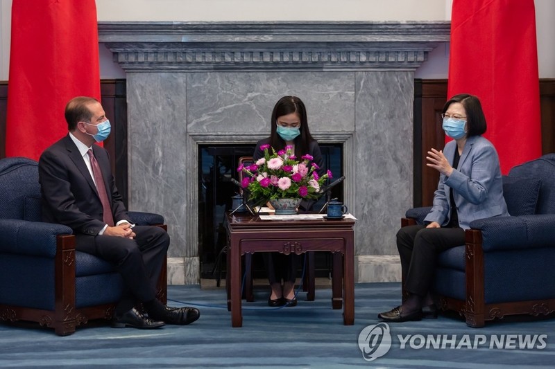대만 총통 예방한 미국 보건복지부 장관 / 사진=연합뉴스