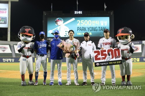 LG 박용택, 프로야구 최초 2천500안타 달성 / 사진=연합뉴스