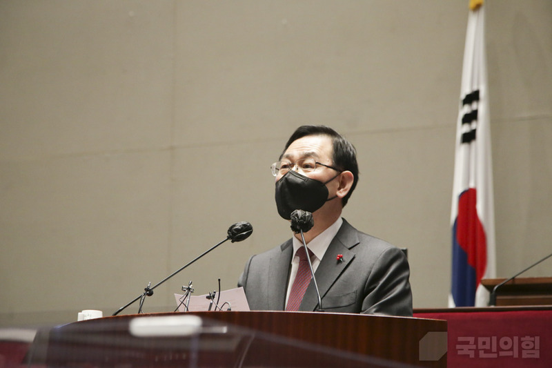 '태풍의 눈' 된 윤석열…범정치권 대격돌