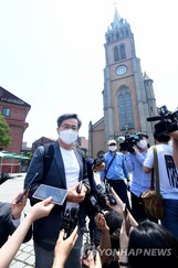 공개행보 시작한 김동연, 송영길 구애에 선 그어
