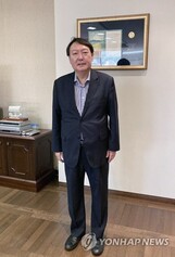 대변인 사퇴에 X파일 공세까지, 윤석열 돌파구는?
