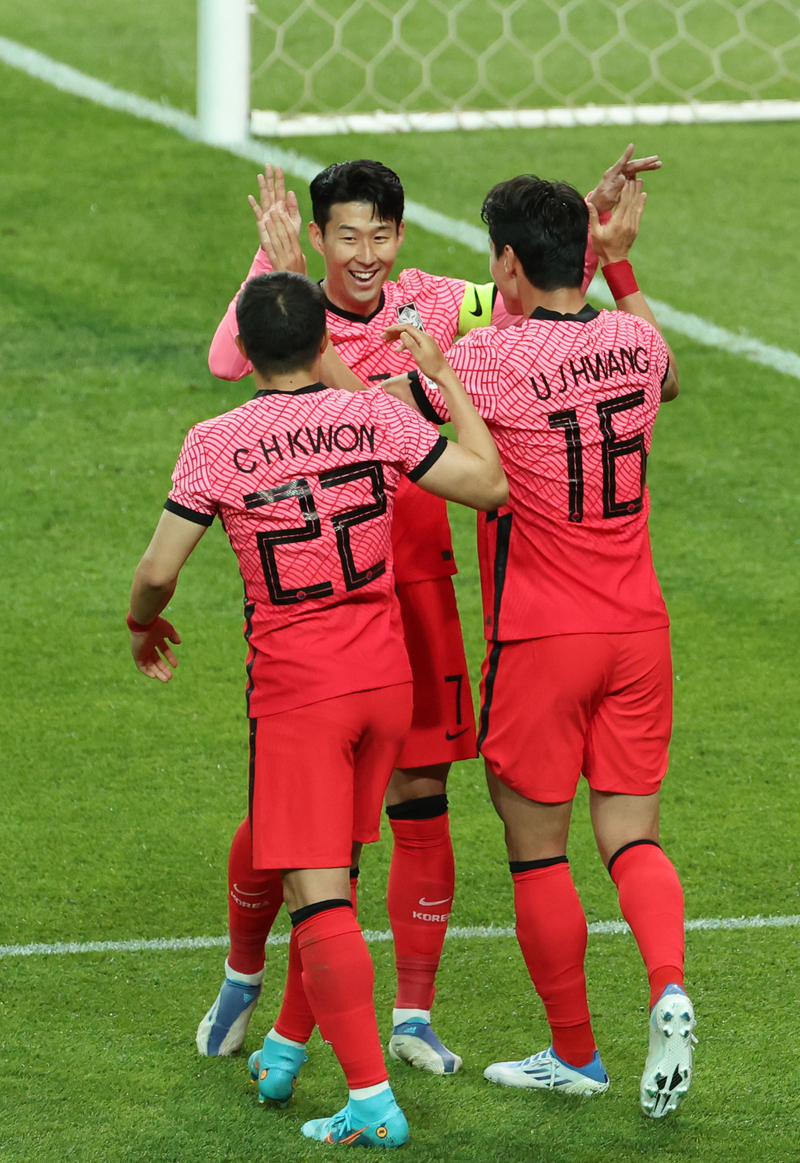 '손흥민 찌르고 황의조 넣고' 벤투호, 이집트에 4-1 쾌승으로 4연전 마무리 '손흥민 찌르고 황의조 넣고' 벤투호, 이집트에 4-1 쾌승으로 4연전 마무리