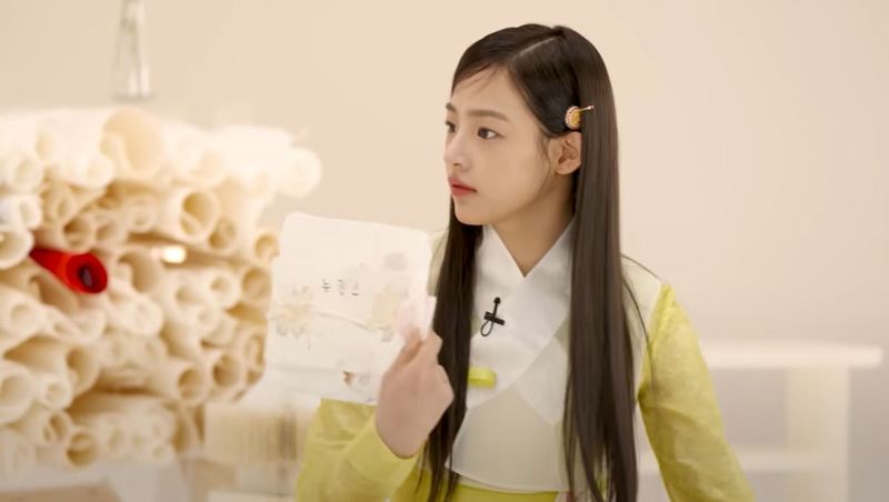 걸그룹 뉴진스 '한지 홍보'에 한중 충돌...