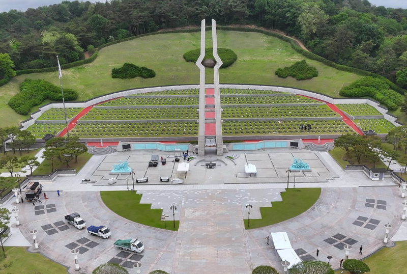 5·18 45주년 기념식 거행…이재명·이준석 등 대선 후보 참석