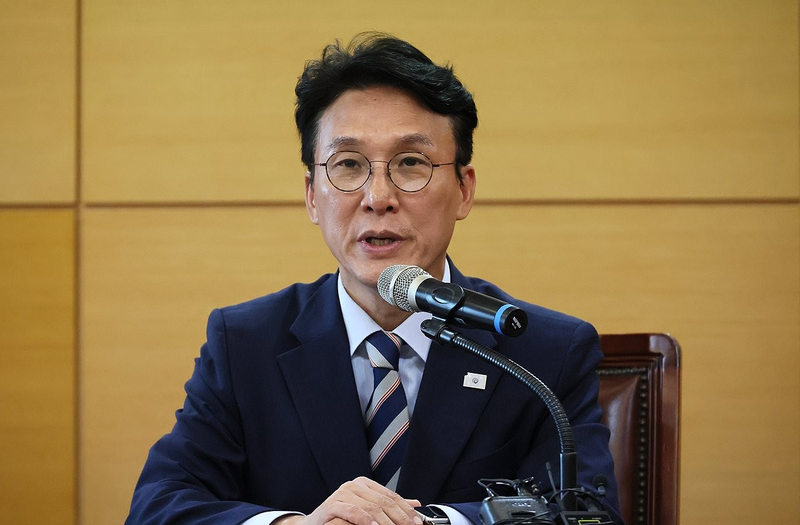 김민석 국무총리 후보자가 16일 서울 종로구 통의동 금융감독연수원에 마련된 청문회 준비단 사무실에서 열린 경제·민생분야 부처 업무보고에서 발언하고 있다. / 사진 = 연합뉴스