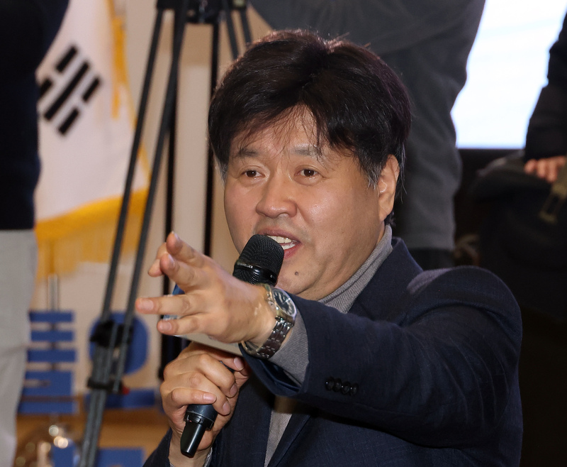 '이 대통령 측근' 김용