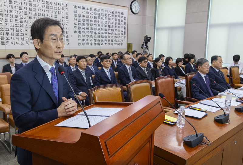 김호철 감사원장이 지난 19일 국회에서 열린 법제사법위원회 전체 회의에 출석해 업무 보고를 하고 있다. / 사진=연합뉴스