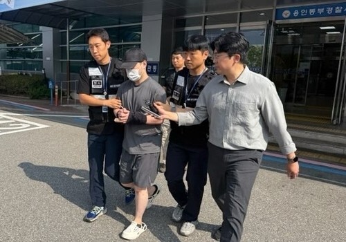 A씨가 용인동부경찰서를 나서는 모습 / 사진=연합뉴스