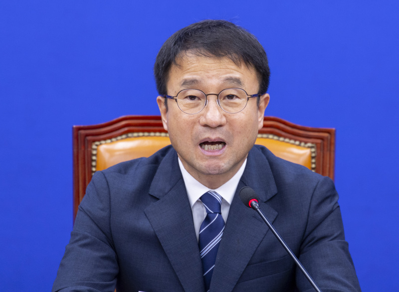 더불어민주당 한병도 원내대표가 오늘(1일) 국회에서 열린 원내대책회의에서 발언하고 있다. / 사진=연합뉴스