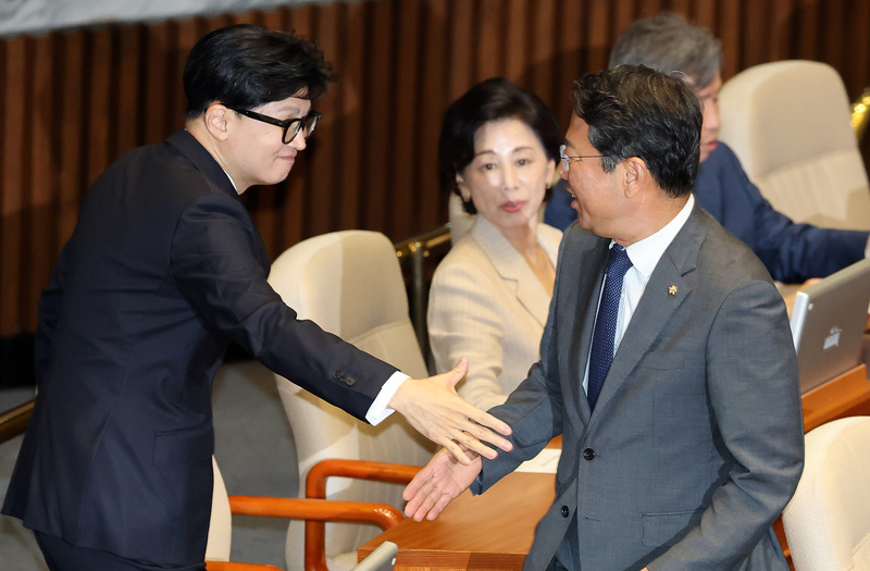 한동훈 무소속 의원과 김승원 법무부 장관 후보자 / 사진=연합뉴스