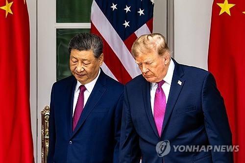 현지 시각 24일 시진핑 중국 국가주석과 도널드 트럼프 미국 대통령 / 사진 = 연합뉴스