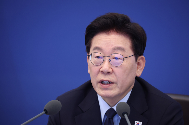 오늘(15일) 청와대에서 수석보좌관회의 주재하는 이재명 대통령 / 사진 = 연합뉴스