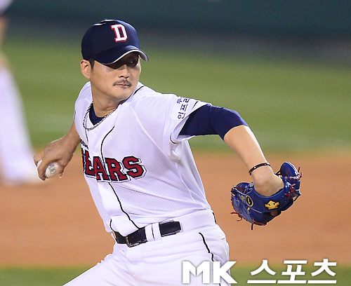 두산의 이재우는 28일 프로야구 한국시리즈 삼성과 4차전에서 기대 이상의 투구를 했다. 2회와 3회 실점 위기를 모면했다. 고비마다 삼성 타선을 잠재운 그의 탈삼진은 돋보였다. 사...
