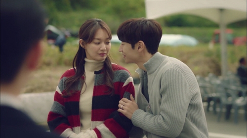 M+Tv인사이드] '내일 그대와' 이제훈♥신민아, 오해 풀고 극적 화해 - Mbn