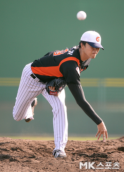롯데 윤성빈이 자체 청백전에서 2이닝 무실점으로 호투했다. 사진(日오키나와)=천정환 기자