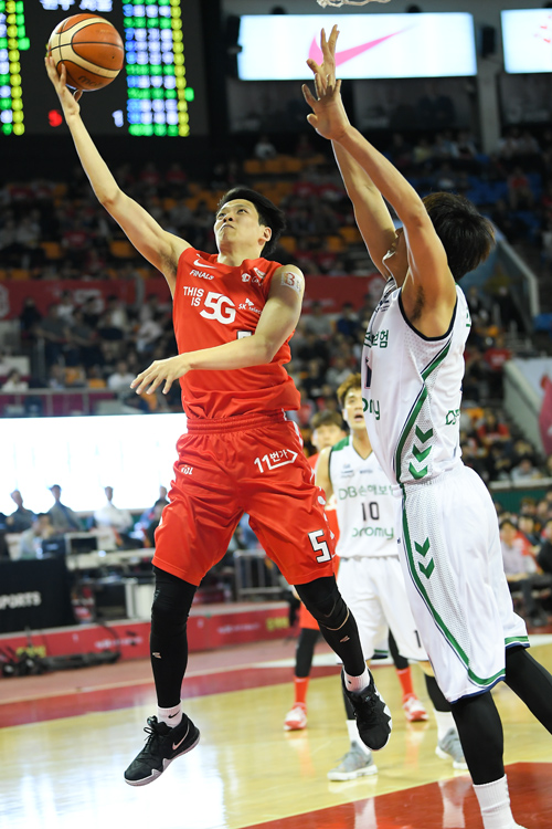 SK가 12일 챔피언결정전 3차전서 짜릿한 승리를 차지했다. 사진=KBL 제공
