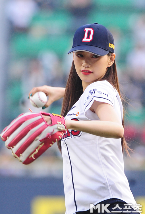 예사롭지 않은 눈빛으로 시구