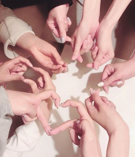 소녀시대 손하트 인증샷. 사진| 수영 SNS