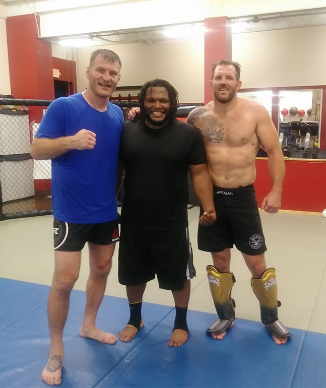 UFC 챔피언 스티페 미오치치와 로드FC 무제한급 크리스 바넷 그리고 벨라토르 챔피언 라이언 베이더 합동훈련 모습. 미오치치가 UFC 라이트헤비급 챔프 대니얼 코미어와의 타이틀전 ...