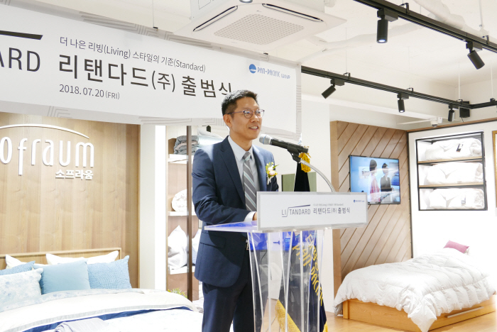 지난 20일 서울 구로구에 위치한 리탠다드 본사 건물 1층에서 열린 리탠다드 출범식에서 임석원 태평양물산 대표이사가 축사를 하고 있다.