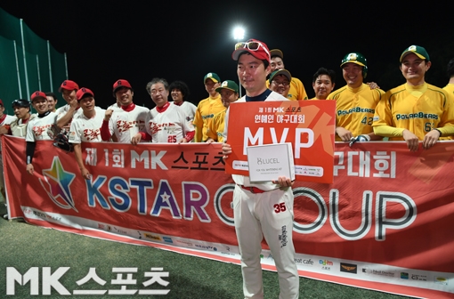 23일 오후 경기도 남양주시 별내면 에코 제2야구장에서 벌어진 "제1회 MK스포츠배 연예인야구대회" 폴라베어스와 공놀이야의 경기에서 공놀이야가 폴라 베어스를 꺾고 4연승으로 대회 ...