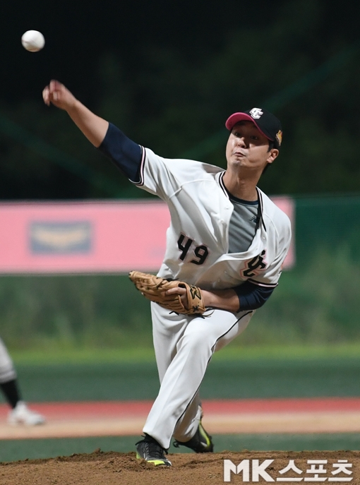 23일 오후 경기도 남양주시 별내면 에코 제2야구장에서 "제1회 MK스포츠배 연예인야구대회" 스마일야구단과 캐그콘서트팀의 경기가 벌어졌다. 개그콘서트 배유람이 선발로 등판해 역투하...