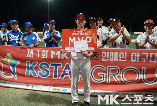 23일 오후 경기도 남양주시 별내면 에코 제2야구장에서 벌어진 "제1회 MK스포츠배 연예인야구대회" 스마일야구단과 캐그콘서트팀의 경기에서 개그콘서트가 스마일을 꺾고 대회 첫 승을 ...