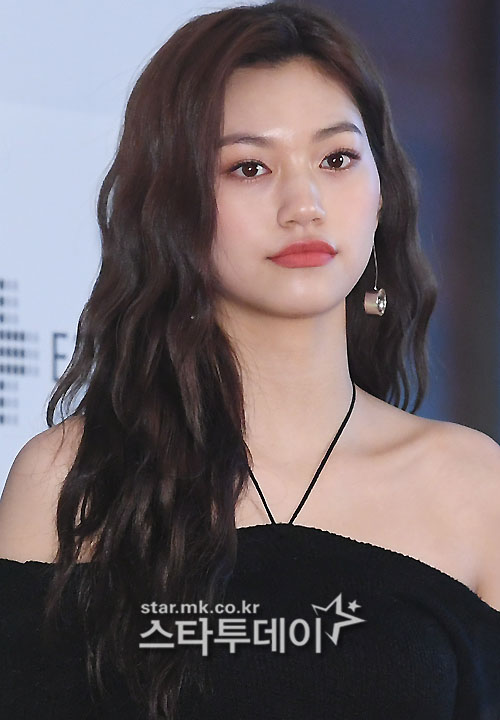 포토]위키미키 도연, 섹시하게 어깨 드러내고 - MBN