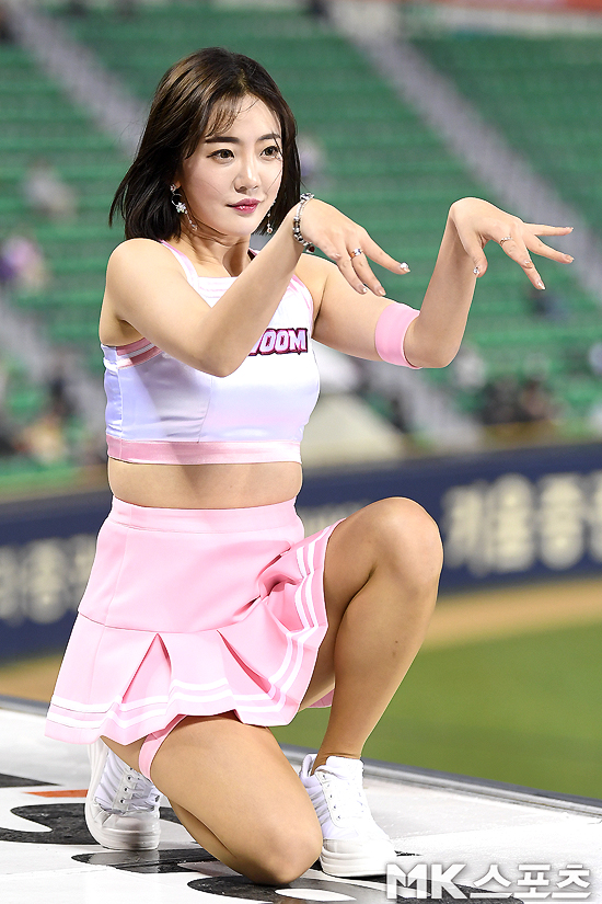 치어리더 이엄지, 섬세한 손짓 [MK포토] - MBN