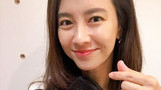 송지효, 솔라 선물 인증