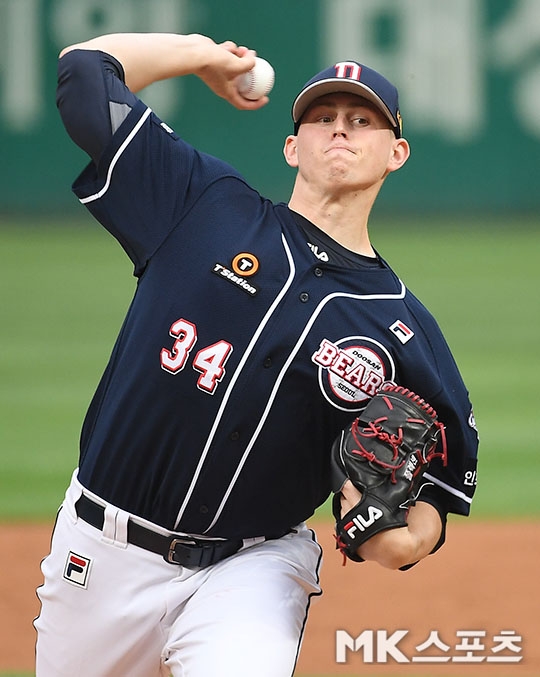 두산이 크리스 플렉센의 호투에 힘입어 롯데를 누르고 2연승을 기록했다. 사진=김영구 기자