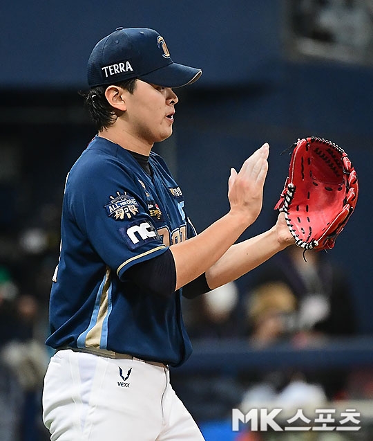 송명기는 21일 두산과 한국시리즈 4차전에서 5이닝 무실점 호투를 펼치며 NC의 3-0 승리를 이끌었다. 사진(서울 고척)=김영구 기자