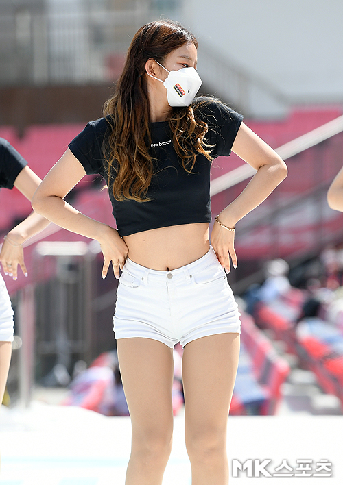 치어리더 김진아 핫팬츠+S라인 몸매 [MK화보] - MBN