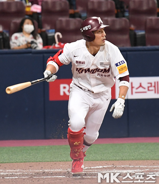 서건창 '만루찬스 살리는 2타점 적시타' MK포토