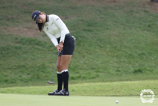 한진선이 동부건설-한국토지신탁 챔피언십 2라운드에서도 선두를 질주했다. 사진=KLPGA 제공