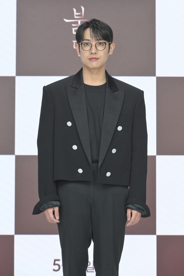 '붉은 단심' 이준