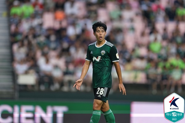 맹성웅은 이날 바로우의 골을 도우며 시즌 첫 공격포인트를 기록했다. 사진=한국프로축구연맹 제공