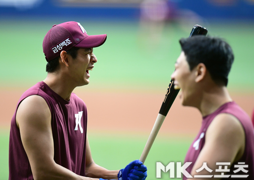 이정후-송성문 '입 크게 벌려 파안대소' [Mk포토]