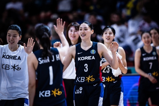 한국 여자농구 대표팀은 24일 시드니에서 열린 보스니아 헤르체고비나와의 경기에서 승리하며 12년 만에 월드컵에서 웃었다. 사진=FIBA 제공