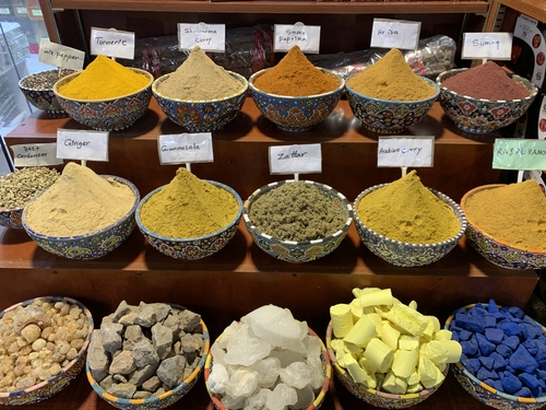향신료를 파는 스파이스 수크(Spice Souk)