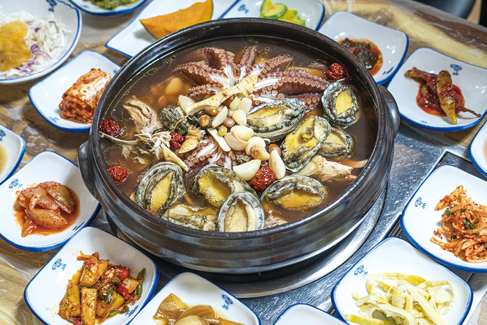 강진의 여름철 보양식 회춘탕