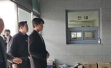 유아인, 핼쑥해진 얼굴로 출석…＇호화 변호인단＇